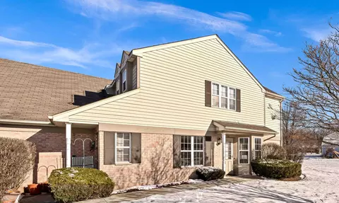 300 Crystal Ridge Dr #300, Crystal Lake, IL 60012