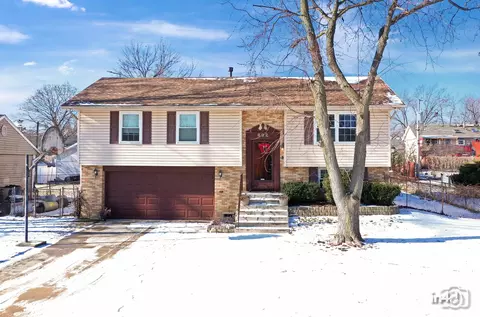802 Robinson Ave, Streamwood, IL 60107