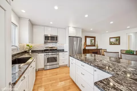 Kitchen - 1808 Wildberry Dr #E, Glenview, IL 60025 photo 2 of 2