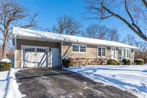 5222 W Nippersink Dr, Richmond, IL 60071