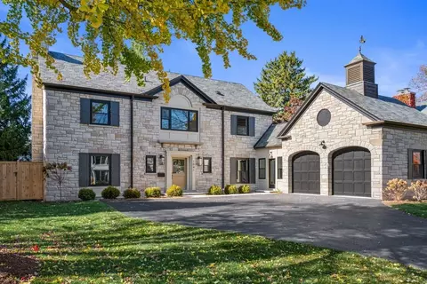 1041 Pawnee Rd, Wilmette, IL 60091