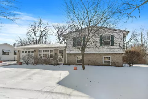 817 Royal Ln, West Dundee, IL 60118
