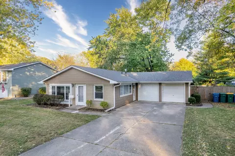 59 Briarcliff Rd, Montgomery, IL 60538