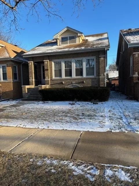 5251 N Ludlam Ave, Chicago, IL 60630