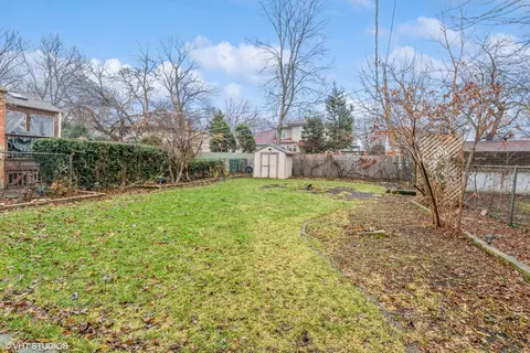 Exterior - 657 Arlington Ave, Des Plaines, IL 60016 photo 5 of 10