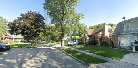 View/Area - 657 Arlington Ave, Des Plaines, IL 60016 photo 1 of 7