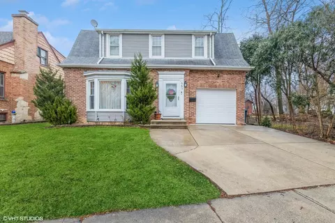 Exterior - 657 Arlington Ave, Des Plaines, IL 60016 photo 9 of 10