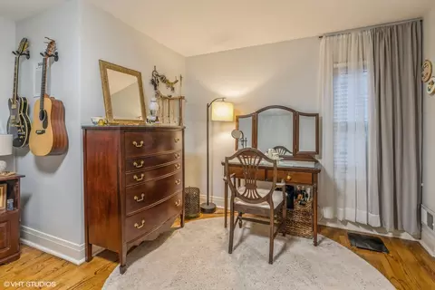 Bedroom - 657 Arlington Ave, Des Plaines, IL 60016 photo 2 of 3