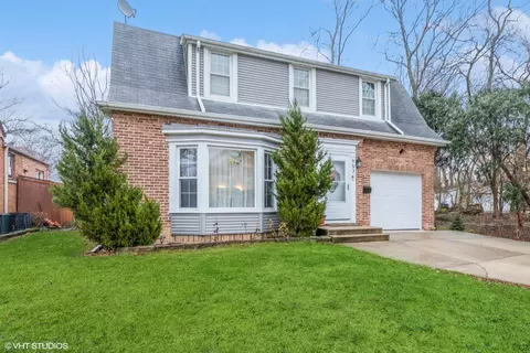 657 Arlington Ave, Des Plaines, IL 60016