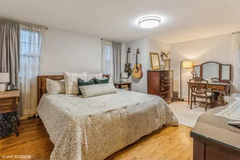 Bedroom - 657 Arlington Ave, Des Plaines, IL 60016 photo 1 of 3