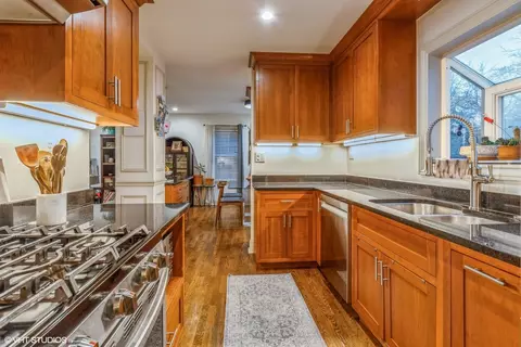 Kitchen - 657 Arlington Ave, Des Plaines, IL 60016 photo 2 of 2