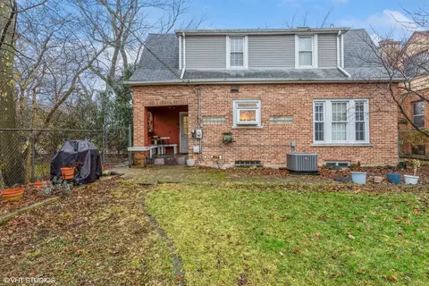 Exterior - 657 Arlington Ave, Des Plaines, IL 60016 photo 4 of 10