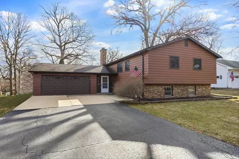 805 Stanford Dr, Marengo, IL 60152