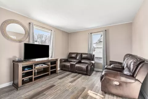Living - 552 Simms St, Aurora, IL 60505 photo 1 of 1