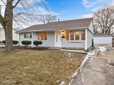 410 Fenton Ave, Romeoville, IL 60446