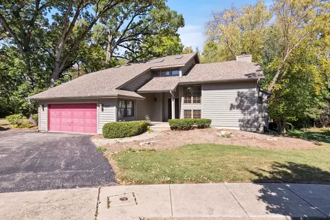 625 Wood Ridge Ct, Elgin, IL 60123