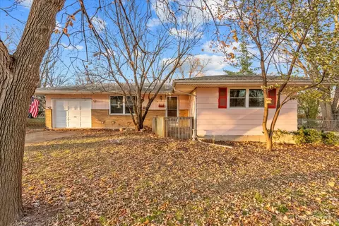 1602 Evergreen St, Saint Charles, IL 60174