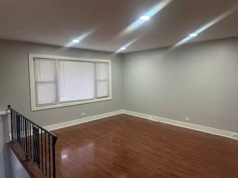 Living - 16533 Dixie Hwy, Markham, IL 60428 photo 1 of 2