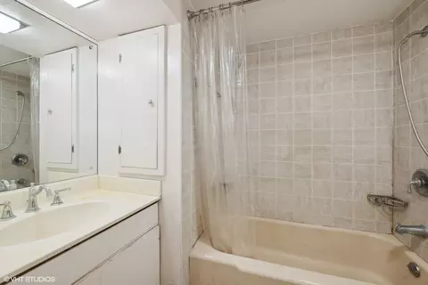 1868 Grove St #C, Glenview, IL 60025 photo 6