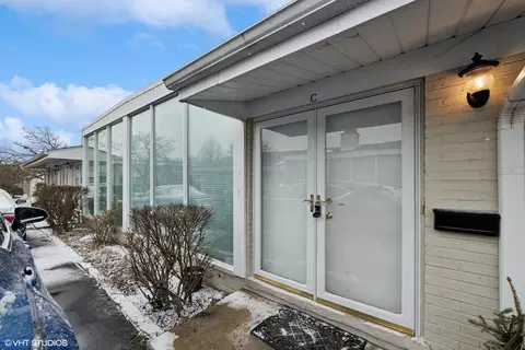1868 Grove St #C, Glenview, IL 60025