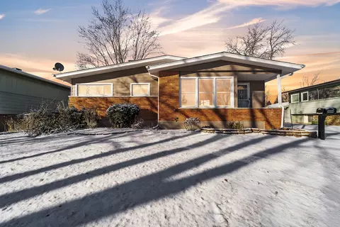 3320 Stonegate Rd, Waukegan, IL 60087