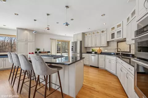 Kitchen - 3 Chicory Ln, Riverwoods, IL 60015 photo 2 of 3