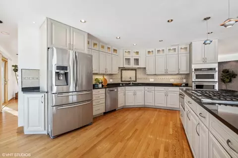 Kitchen - 3 Chicory Ln, Riverwoods, IL 60015 photo 3 of 3