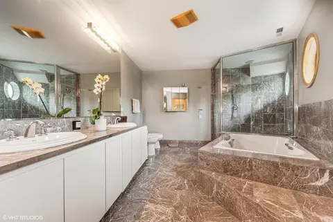 Bath - 3 Chicory Ln, Riverwoods, IL 60015 photo 1 of 5