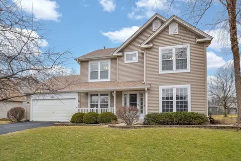 560 Lakeview Dr, Oswego, IL 60543