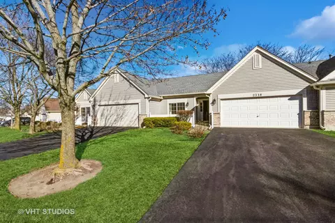 2318 Ashbrook Ln, Grayslake, IL 60030