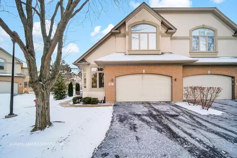 921 W Chesterfield Ct, Palatine, IL 60067