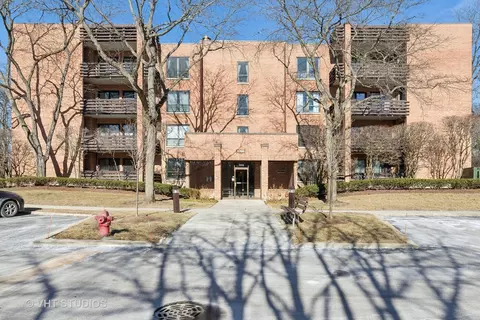 1066 Shermer Rd #33, Northbrook, IL 60062