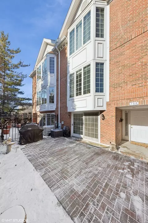 731 S Racine Ave #B, Chicago, IL 60607