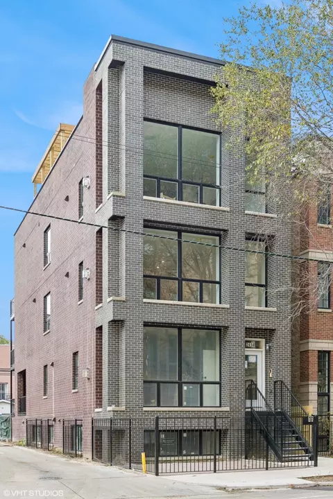 2414 N Southport Ave #2, Chicago, IL 60614