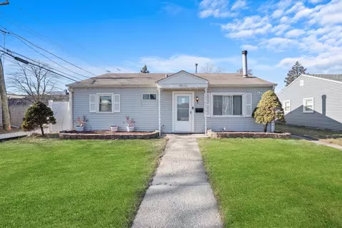 4636 Hawthorne Ave, Lyons, IL 60534