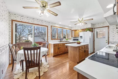 2804 Mockingbird Ln, Bloomington, IL 61704 photo 9