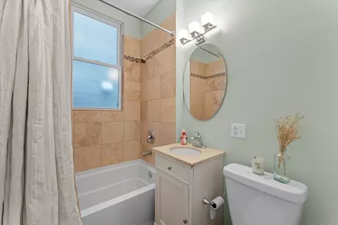 Bath - 1648 N Artesian Ave, Chicago, IL 60647 photo 2 of 2