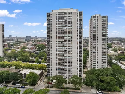 1455 N Sandburg Ter #1204, Chicago, IL 60610