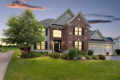 3553 Hidden Fawn Dr, Elgin, IL 60124