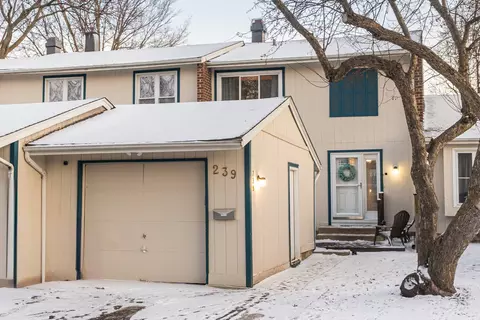 239 Millcreek Ln, Bloomingdale, IL 60108