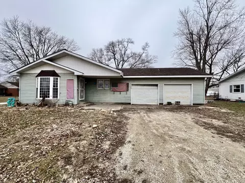 309 S Park St, Findlay, IL 62534