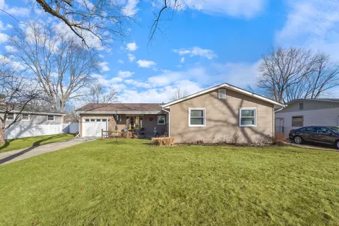 561 Cheyenne Trl, Carol Stream, IL 60188