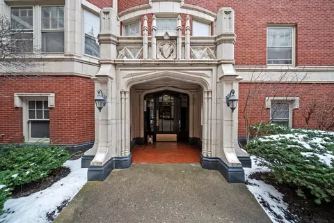 210 N Oak Park Ave #GG, Oak Park, IL 60302