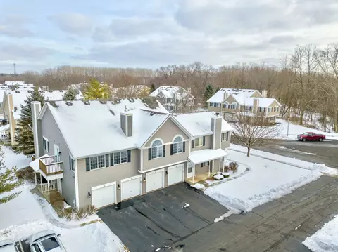 595 Silver Creek Rd #595, Woodstock, IL 60098