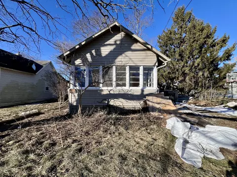 222 3rd St, Charleston, IL 61920