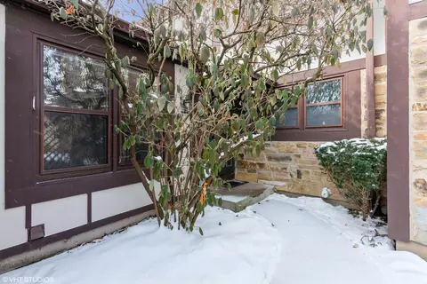 12 Roosevelt St, Saint Charles, IL 60174