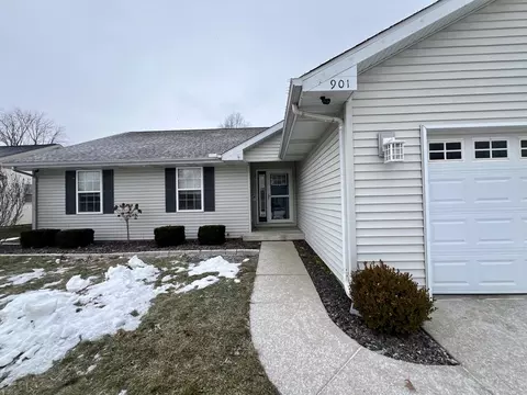 901 Vanlaningham Dr, Mattoon, IL 61938 photo 3
