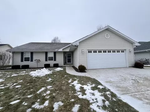 901 Vanlaningham Dr, Mattoon, IL 61938 photo 2