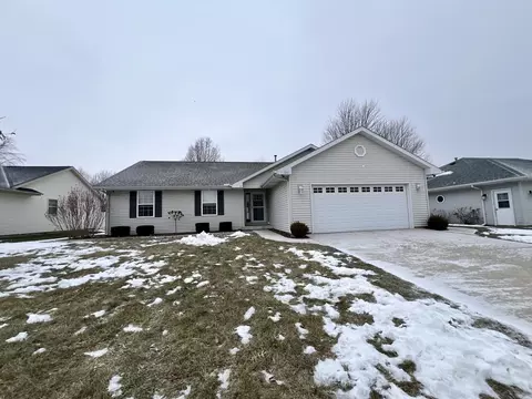 901 Vanlaningham Dr, Mattoon, IL 61938