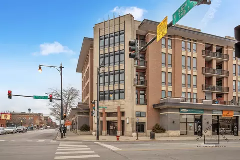3450 S Halsted St #301, Chicago, IL 60608